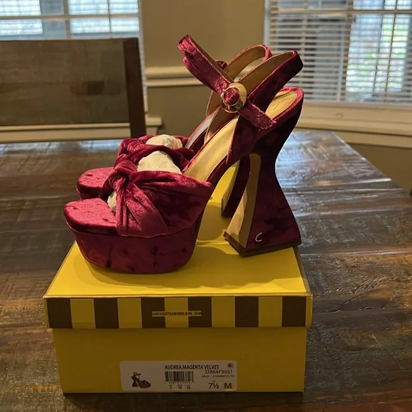 Women Circus By Sam Edelman Audrea, Magenta Velvet Platform Heel size 7 1/2 - Picture 3 of 7